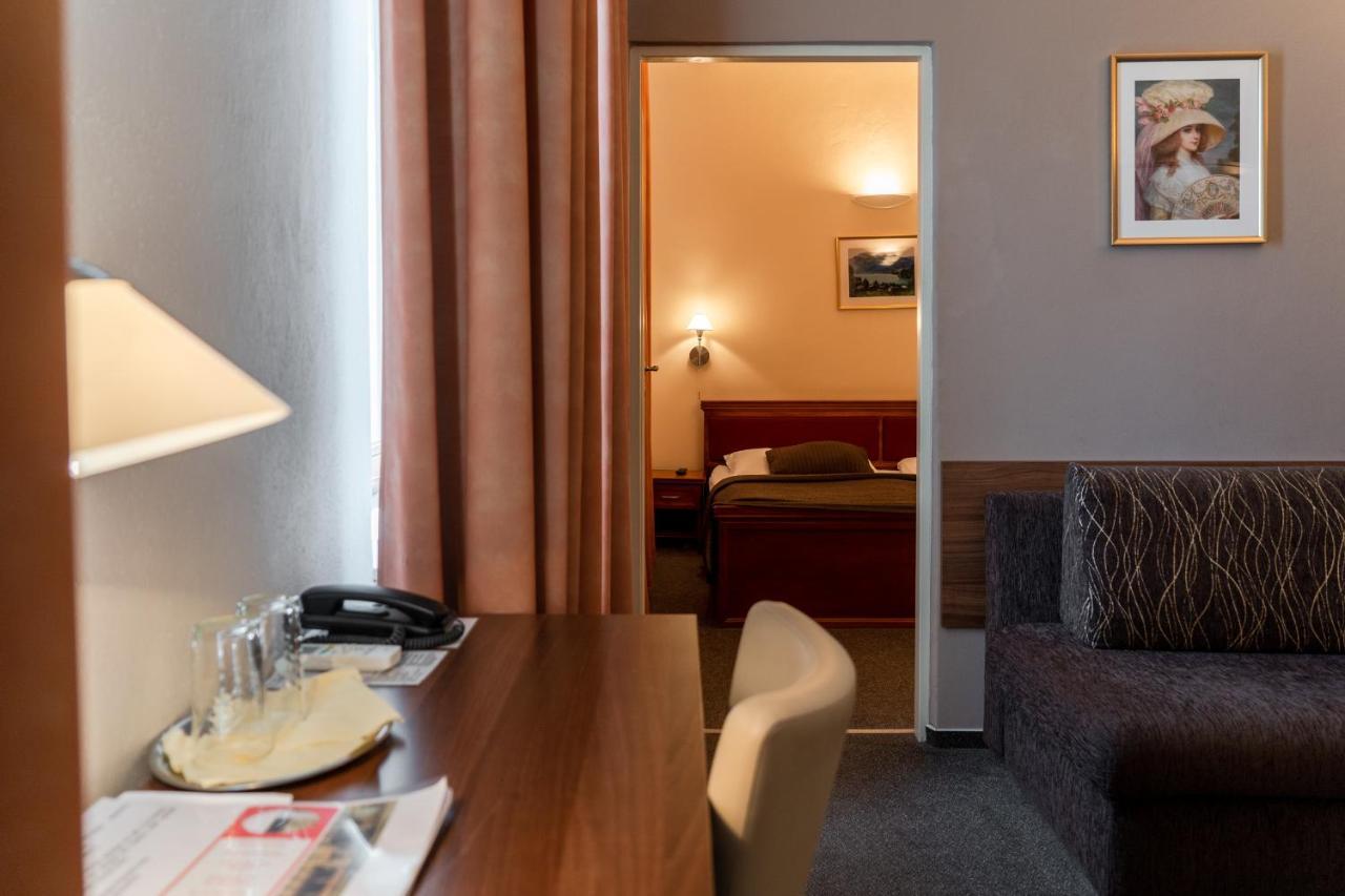 Hotel Grand Uherské Hradiště Kültér fotó