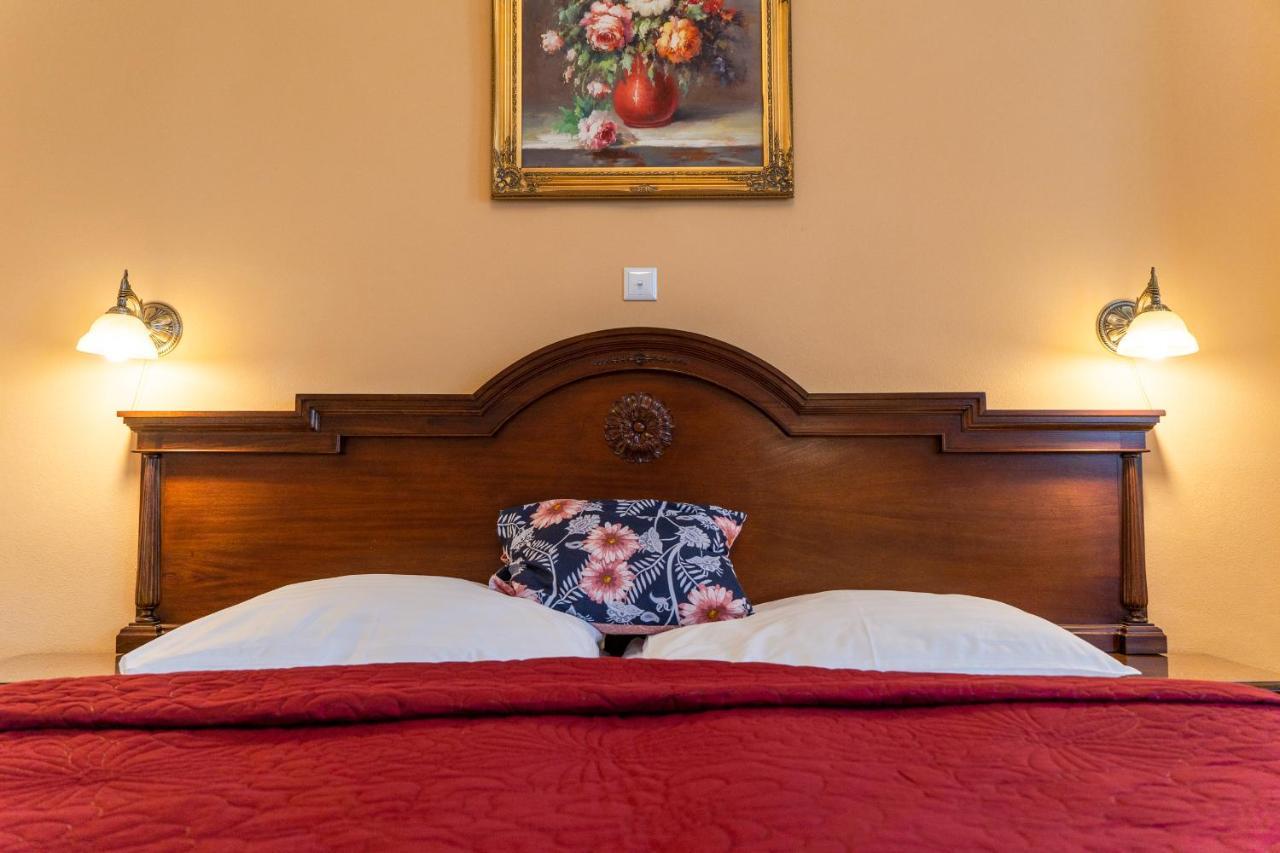 Hotel Grand Uherské Hradiště Kültér fotó