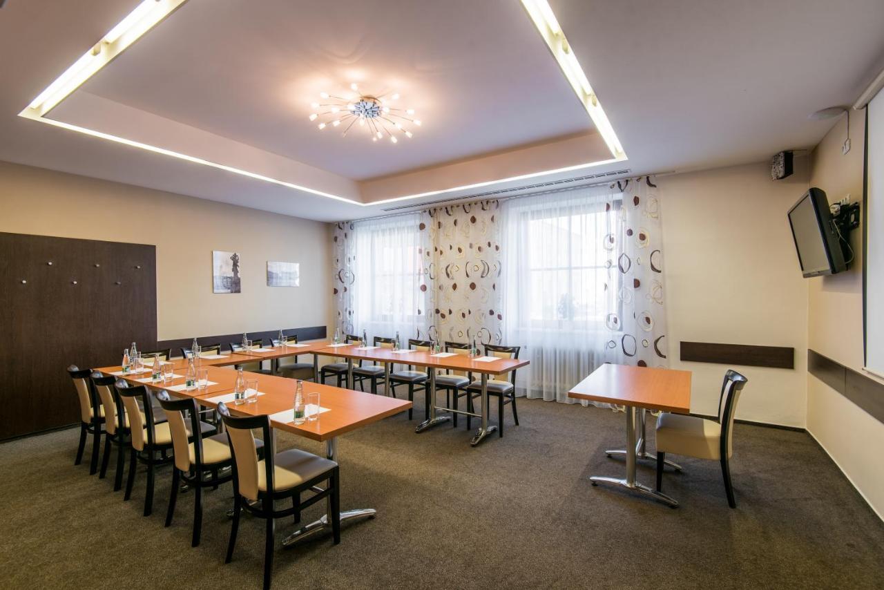 Hotel Grand Uherské Hradiště Kültér fotó